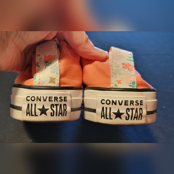 NWOT Coral Orange Converse Slip-ons size 6 (6.5 in normal sizing) - Picture 6 of 8